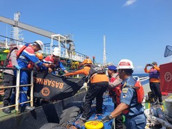 Kapal Tanker Elisabeth Bawa Bahan Bakar Terbakar, 5 ABK Tewas