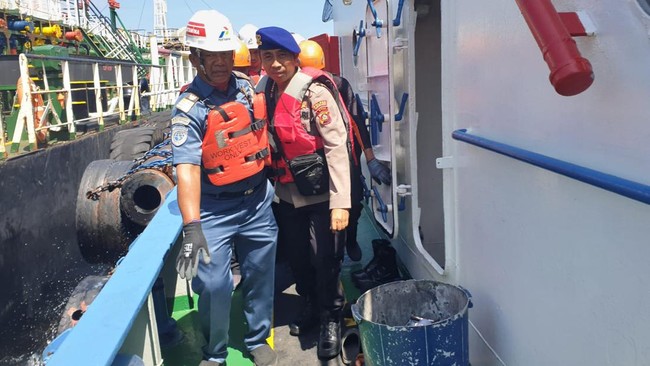 Sebanyak 15 anak buah kapal (ABK) korban kebakaran kapal tanker Elisabeth dirawat di sejumlah rumah sakit karena mengalami luka bakar.