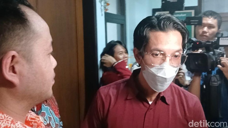 Kimberly Ryder dan Edward Akbar di Pengadilan Agama Jakarta Pusat.