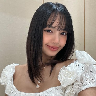 Lisa BLACKPINK Kolab Bareng Rosalia Rilis Single 'New Woman'