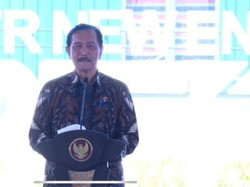 Luhut Bakal Atur Penerima Bansos Tak Bisa Belanja Sembarangan