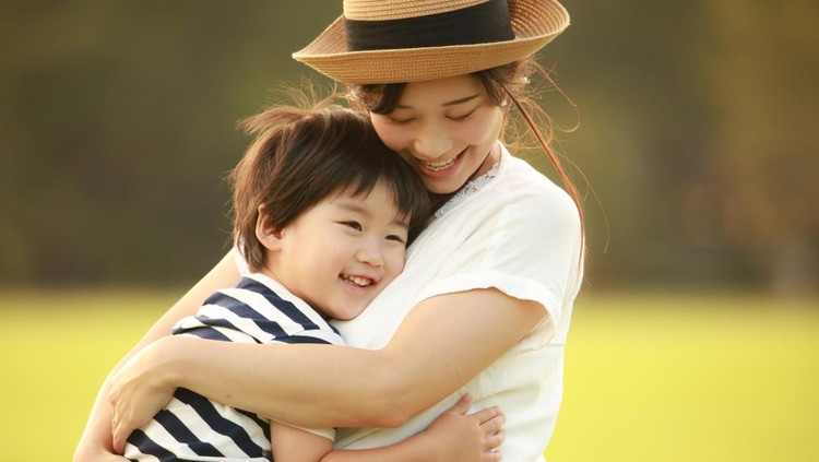 Pelukan Ibu untuk perkembangan otak anak Pelukan Ibu untuk perkembangan otak anak
