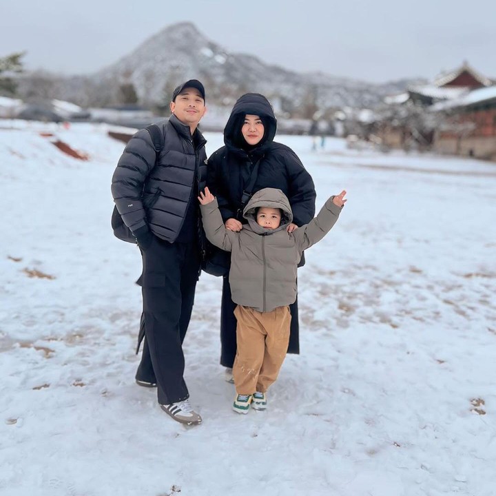 <p>Beberapa waktu lalu, Risa baru saja mengumumkan tengah hamil anak kedua. Hal ini menandakan bahwa bocah yang akrab disapa Ari itu akan segera menjadi seorang kakak. (Foto: Instagram: @risa_saraswati)</p>