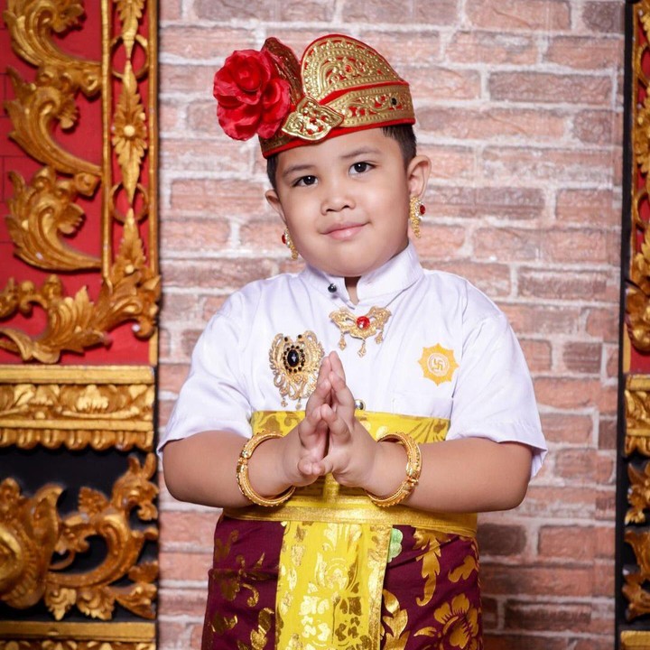 <p>Banyak netizen yang juga dibuat gemas dengan kelakuan Ari nih, Bunda. Tidak sedikit juga yang menyebut bahwa Ari semakin tampan, lho. (Foto: Instagram: @risa_saraswati)</p>