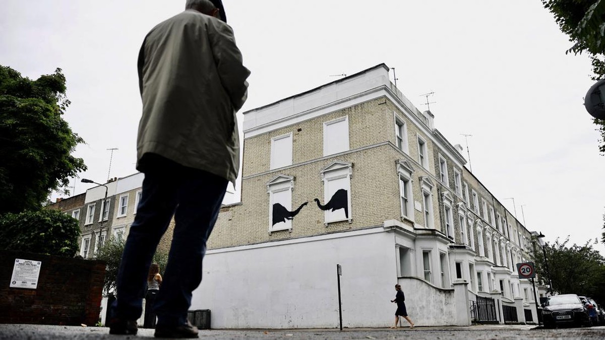 FOTO: Setelah Kambing, Banksy Gambar Gajah di London