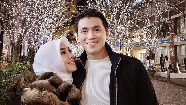 Syahrini menyebut anak pertama yang akrab dipanggil Princess R memiliki wajah yang mirip dengan Reino Barack.