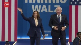 VIDEO: Ditunjuk Jadi Calon Cawapres, Walz Kampanye Bareng Harris