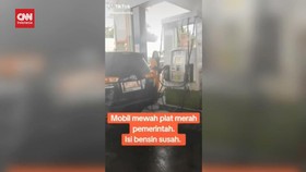 VIDEO: Mobil Plat Merah Isi BBM Bersubsidi, Pejabat Kemenag Minta Maaf