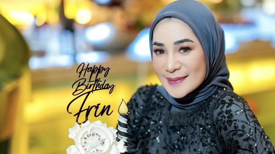 10 Potret Erin Taulany Asyik Kulineran di Luar Negeri 10 Potret Erin Taulany Asyik Kulineran di Luar Negeri