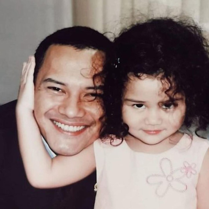 <p>Aaliyah juga mengucapkan selamat ulang tahun kepada Adjie Massaid yang ia sebut sebagai sosok pahlawan dalam hidupnya. "<em>Happy birthday to my number one hero,"</em> ucapnya. (Foto: Instagram @zahwamassaid @aaliyah.massaid)</p>