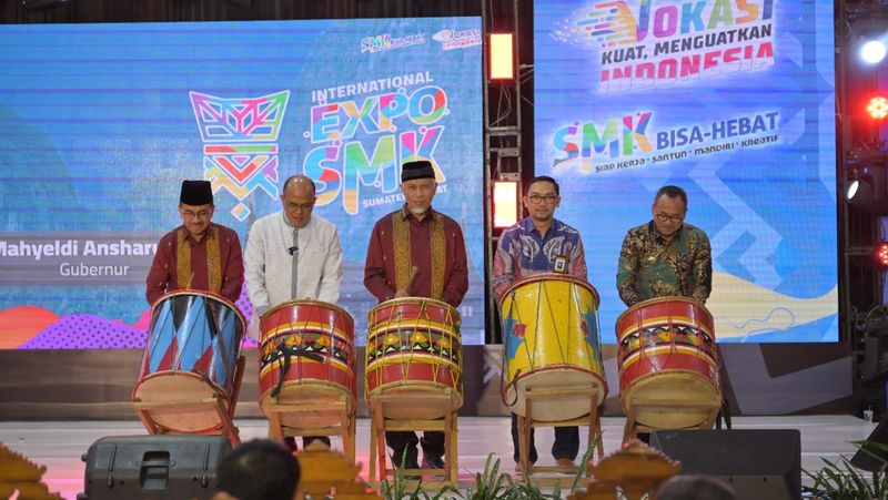 Pembukaan International SMK Expo Sumbar Tahun 2024 yang digelar di Pelataran Medan Nan Bapaneh Ngalau Indah, Kota Payakumbuh, Rabu (7/8) malam