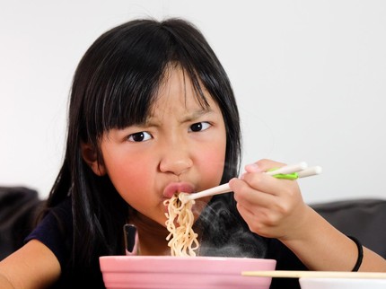 Usia Berapa Anak Mulai Boleh Dikenalkan Makanan Pedas? Simak Penjelasannya