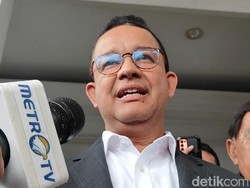 Pujian Anies ke Generasi Muda yang Hibahkan Waktu untuk Kemanusiaan