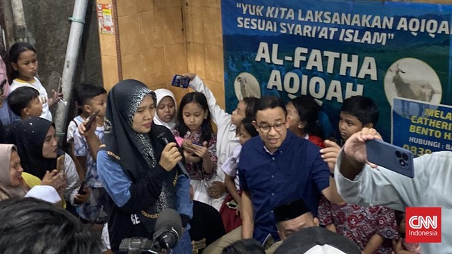 Anies Baswedan blusukan ke Kawasan Kampung Elektro di Jalan Muara Baru, Penjaringan, Jakarta Utara.