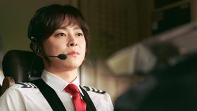 Sinopsis Pilot, Jo Jung-suk Nyamar Jadi Perempuan demi Tetap Kerja