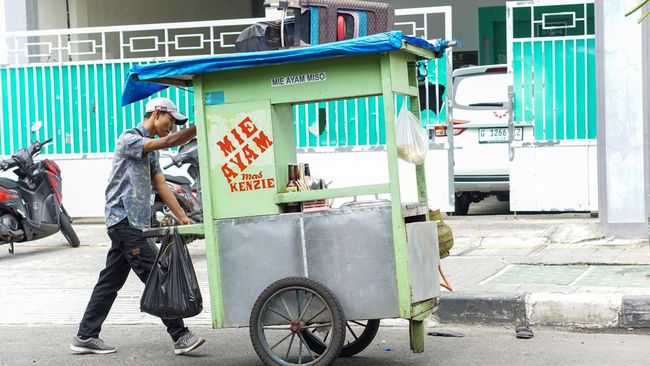 Kebanyakan gerobak mi ayam hadir dengan warna biru dan hijau. Apa beda arti warna gerobak mi ayam itu?