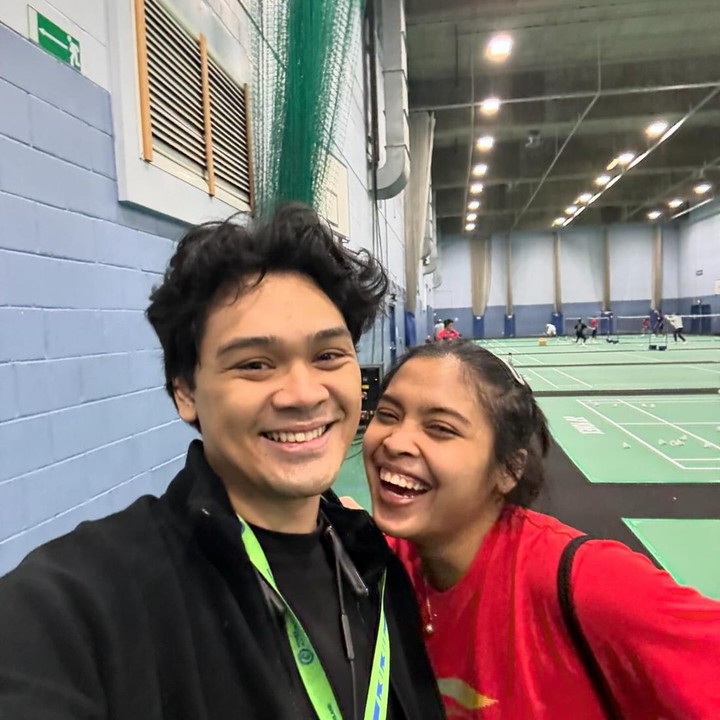 <p>Penyanyi Mikha Angelo dan atlet Gregoria Mariska Tunjung sudah menjalin asmara sejak 2018. Berawal dari perkenalan di<em> direct message</em> (DM) Instagram, keduanya langgeng hingga sudah bertunangan. (Foto: Instagram @mikha97)</p>