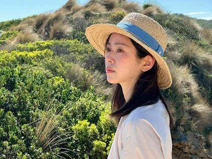 5 Potret Artis Korea Han Ji Min yang Resmi Kencan dengan Choi Jung Hoon 'Jannabi', Usia Terpaut 10 Tahun