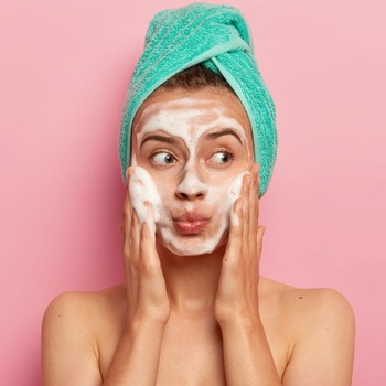 Ketahui 4 Langkah Tepat Mencuci Wajah untuk Dapatkan Kulit Glowing