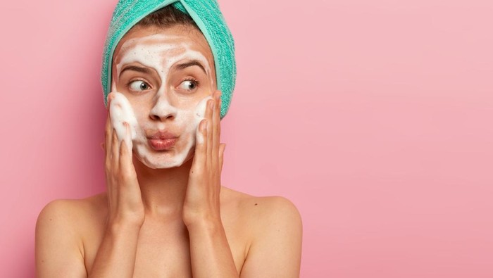 Ketahui 4 Langkah Tepat Mencuci Wajah untuk Dapatkan Kulit Glowing