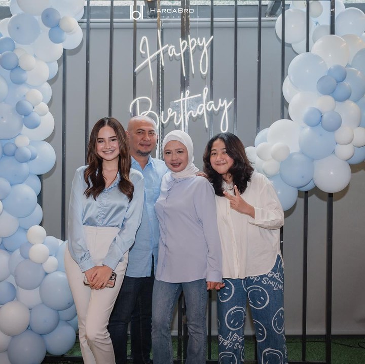 <p>Syifa Hadju merupakan putri sulung dari pasangan Andre Moeryawan dan Shendy Hadju. Syifa memiliki dua adik perempuan yang bernama Sherina dan Manda. (Foto: by @hargabro from Instagram @syifahadju)</p>