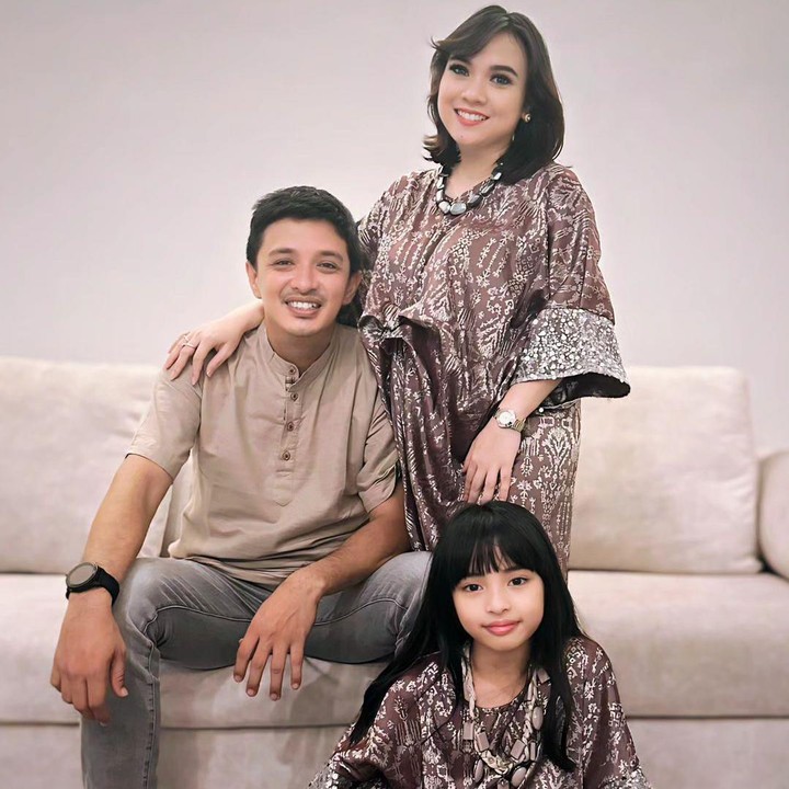 <p>Eza Yayang menikah dengan Ketty Katalya pada tahun 2013, Bunda. Dari pernikahan ini, keduanya pun dikaruniai seorang putri cantik. (Foto: Instagram: @kettykatalya)</p>