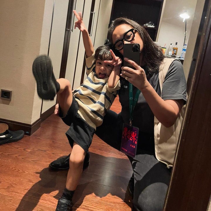 <p>Sarah Deshita melahirkan anak laki-laki pada 12 Mei 2020. Bocah tampan dan menggemaskan ini pun diberikan nama yang unik, yakni Sejak Barat. (Foto: Instagram: @sarahdeshita)</p>