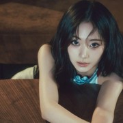 Tzuyu TWICE Pancarkan Aura Mahal untuk Konsep Debut Solo dengan Merilis Mini Album 'abouTZU'
