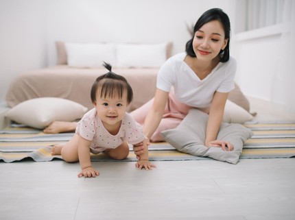 5 Tanda Bayi akan Merangkak dan Cara Menstimulasinya
