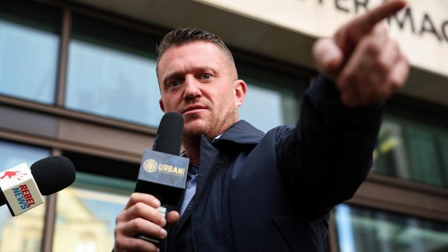 Agitator sayap kanan Tommy Robinson hidup mewah di Siprus usai dituduh biang kerok kerusuhan anti-imigran dan anti-Musim di sejumlah wilayah di Inggris.