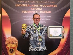 UHC Tembus 100,32%, Wali Kota Cilegon Terima Penghargaan dari Menko PMK
