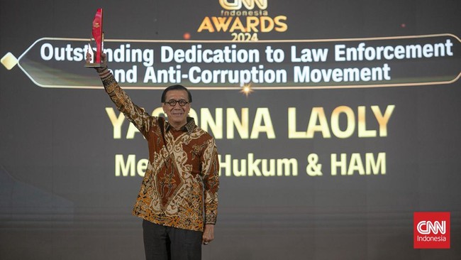 Menkumham Yasonna H. Laoly menyebut Chairman CT Corp Chairul Tanjung (CT) terkenal dengan sebutan 'Si anak singkong', sementara dirinya 'si anak kolong'.