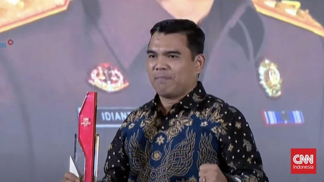 Kepala Kejaksaan Tinggi Sumatera Utara Idianto mendapat penghargaan dengan kategori 'Law Enforcement Excellence' dalam arena CNN Indonesia Awards 2024.