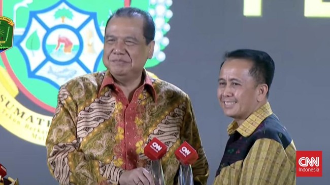 Pemprov Sumut berhasil menyabet dua penghargaan sekaligus dalam ajang CNN Indonesia Awards keempat pada Jumat (9/8) malam.