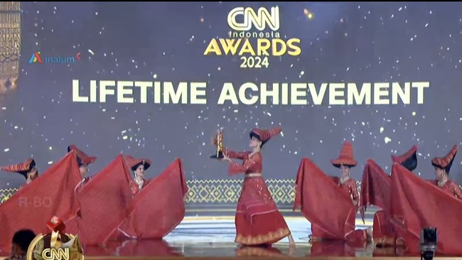 CNN Indonesia menganugerahi penghargaan khusus Lifetime Achievement Award kepada Letnan Jenderal TNI Drs. Jamin Ginting Suka.