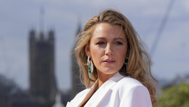 Blake Lively poses for photographers upon arrival at the photo call for the film 'It 'Ends With Us' on Thursday, August 08, 2024 in London. (Photo by Scott A Garfitt/Invision/AP)