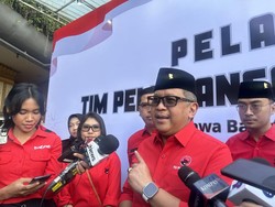 Hasto Jawab Grace Natalie: Demokrasi Diselewengkan, Masa Dibiarkan?
