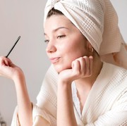 6 Jenis Skincare yang Wajib Dimiliki untuk Usia 40-an