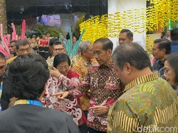 Jokowi Sambangi Sejumlah Booth Festival LIKE 2 di JCC