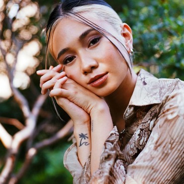 Lirik Lagu Paths - NIKI