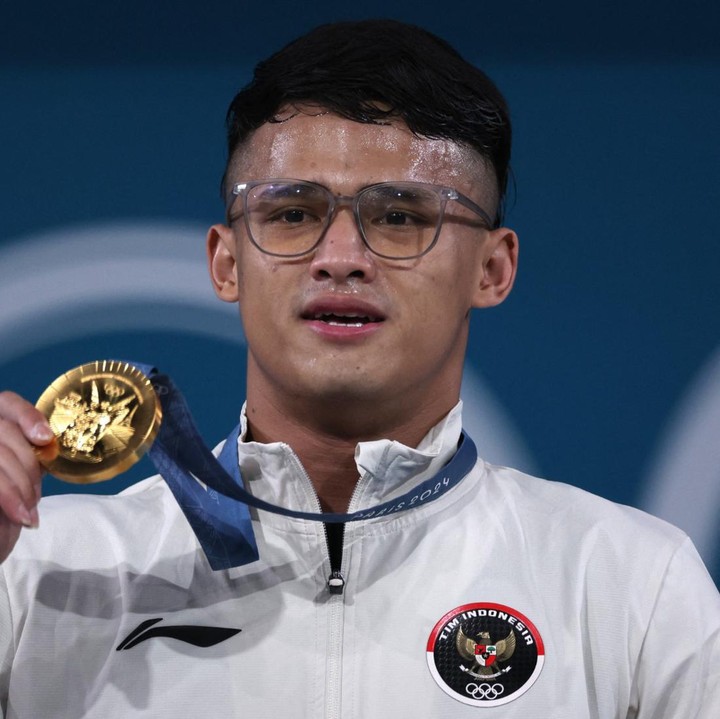 <p>Melansir dari laman detikcom, Rizki berlaga di Paris Expo Porte de Versailles pada Jumat (9/8/2024) waktu setempat. Ia meraih medali emas dengan total mengangkat beban 354 Kilogram. Rinciannya 155 Kilogram dari snatch dan 199 Kilogram dari clean & jerk. (Foto: REUTERS)</p>