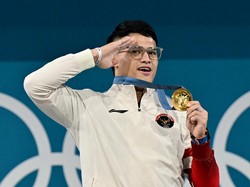 Rizki Juniansyah Pecah Telur Medali Emas Olimpiade Angkat Besi