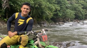 Hobi Motor Trail Rizki Peraih Emas Angkat Besi di Olimpiade Paris 2024