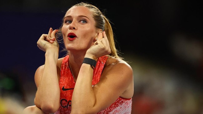 Atlet lompat galah Kanada yang meraih medali perunggu Olimpiade 2024, Alysha Newman, menjawab kritik karena jadi konten kreator di OnlyFans.