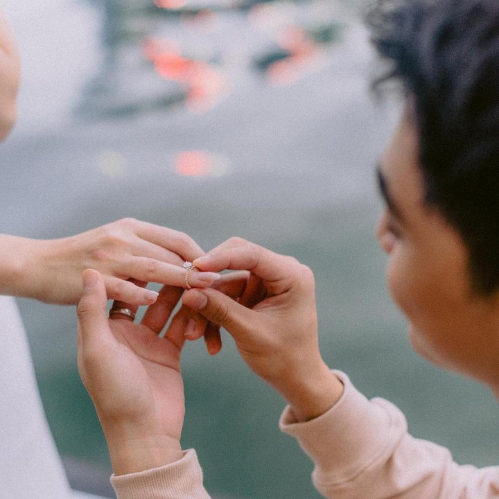 <p><em>Postingan</em> itu pun langsung dibanjiri ucapan selamat dari para rekan artis dan netizen. "CAASSS!!! <em>CONGRATULATIONS BEAUTIFUL</em>," tulis Caitlin Halderman. "aaaa <em>congratsss</em> ayanggg," tulis Audi Marissa. "Ikut seneng <em>congrats</em> Bae," tulis akun <em>@heranie****.</em> (Foto: Instagram@cassandraslee)</p>