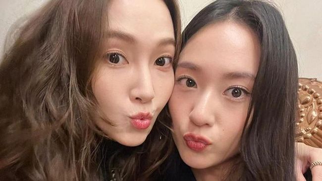 Potret Kedekatan Jessica dan Krystal Jung, Kakak Adik yang Sama-sama Menawan!