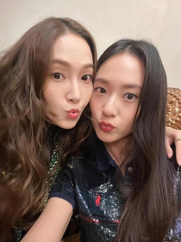 img-title Potret Kedekatan Jessica dan Krystal Jung, Kakak Adik yang Sama-sama Menawan!