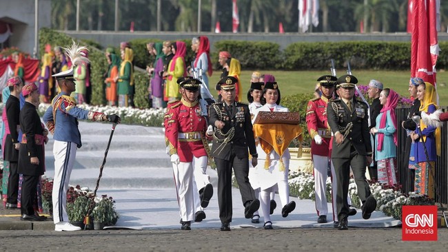 Prosesi kirab salinan bendera Merah Putih dan teks proklamasi ke IKN pada Sabtu (10/8) ini menjadi sejarah baru.