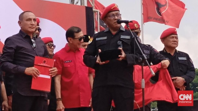 Ketua DPP PDIP Komarudin Watubun meminta seluruh kader PDIP tetap kompak dan tidak takut usai Sekjen PDIP Hasto Kristiyanto menjadi tersangka oleh KPK.