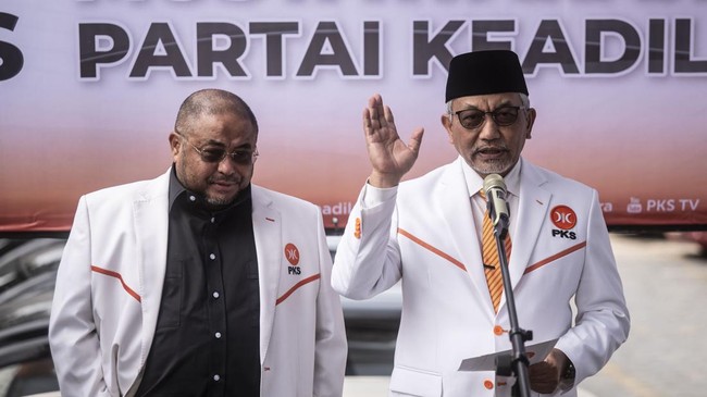 KIM Plus diklaim akan mengusung Luthfi-Kaesang di Pilgub Jateng. PKS sebagai pendatang baru di koalisi ini siap ikut serta mengusung.